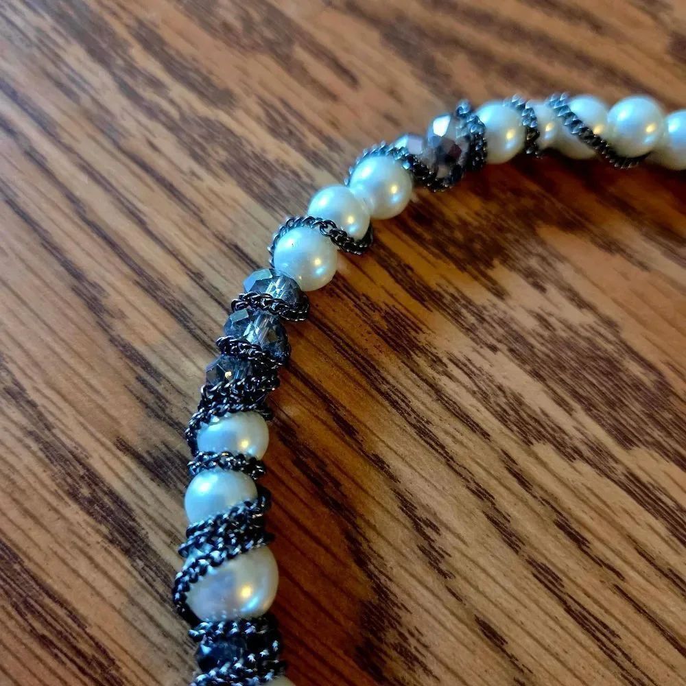 VERA WANG Pearl, Crystal, And Gunmetal Black Wrapped Chain Choker Necklace - Picture 4 of 10